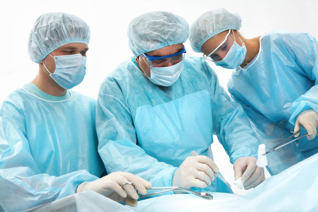 Realización de cirurxía para agrandar o pene
