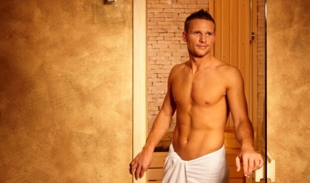 home na casa de baños antes da ampliación do pene